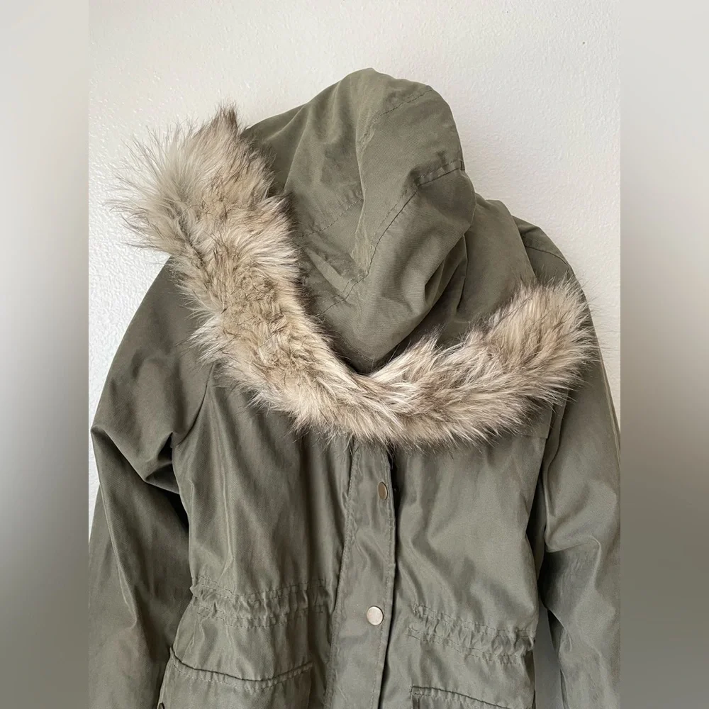 Aeropostale Women's Jacket Olive Green Parka Faux Fur Hood front zip snap button - Picture 2 of 6